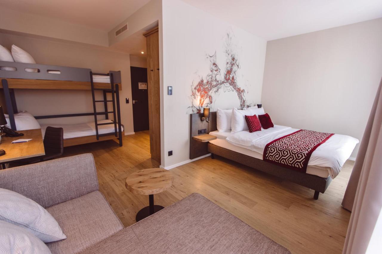 Hotel Libertas Elements Pure Merzhausen Exteriör bild